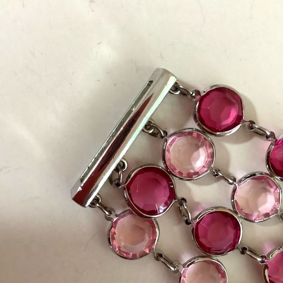 Vintage pink rhinestone bracelet and matching pierced drop earrings - Picture 3 of 4